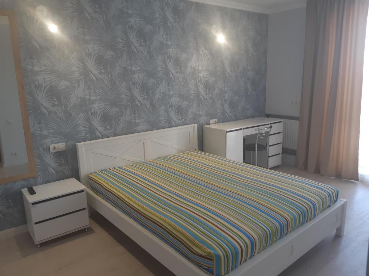 Apartment Near Stadio Metalist Charkiv Esterno foto